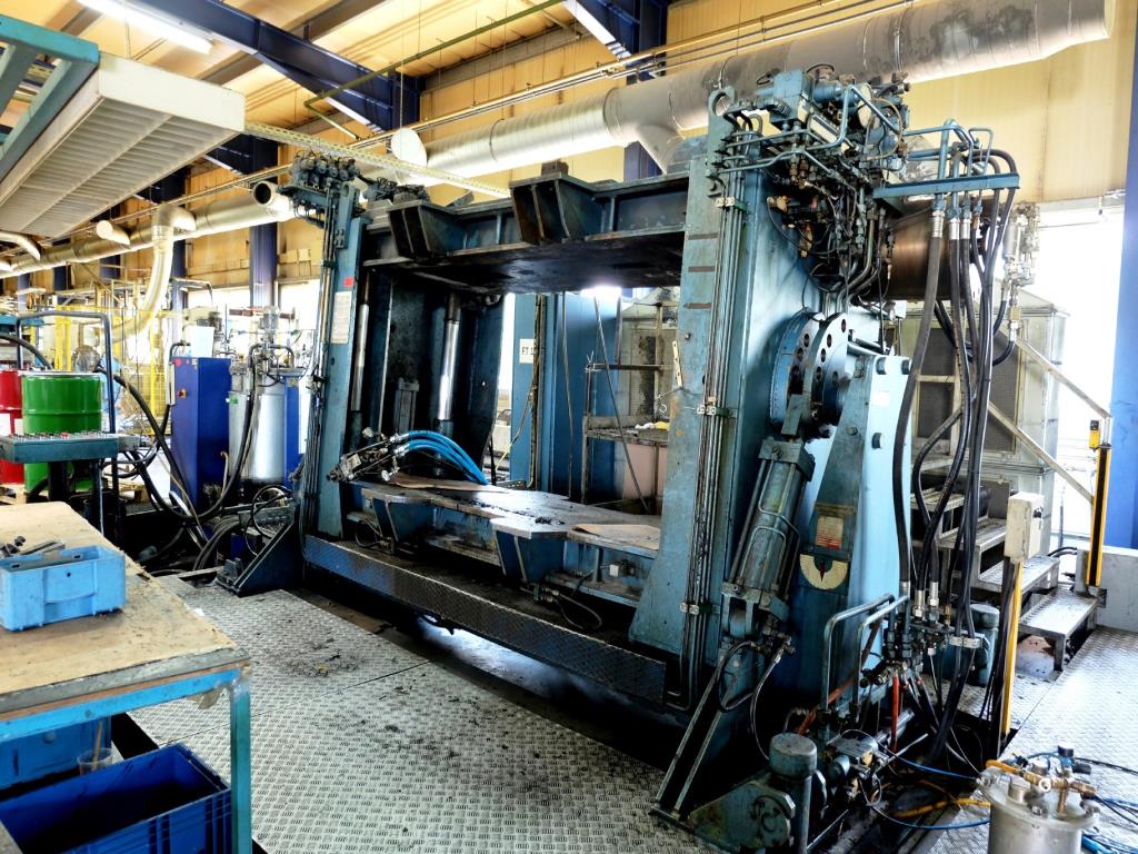 Machines for the manufacturing of foamed <br>and injected attachments and spare parts <br>for the automotive sector-1