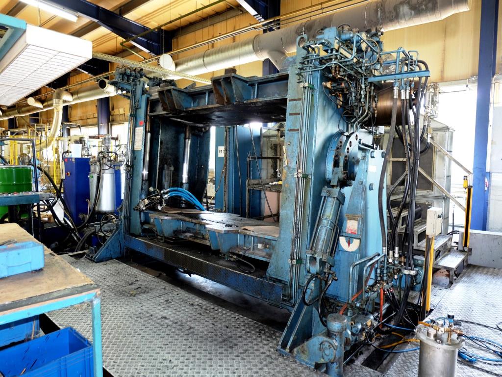 Machines for the manufacturing of foamed <br>and injected attachments and spare parts <br>for the automotive sector-2