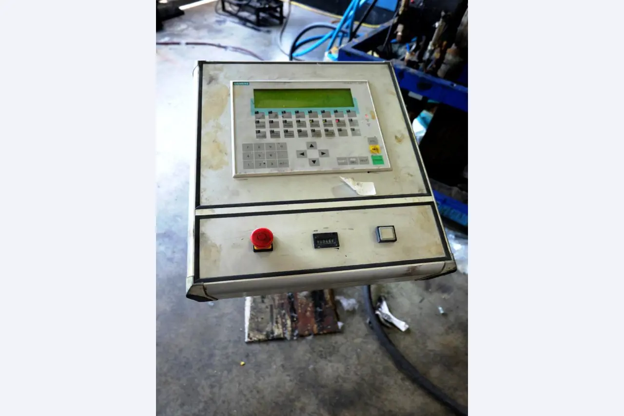 Machines for the manufacturing of foamed <br>and injected attachments and spare parts <br>for the automotive sector-4