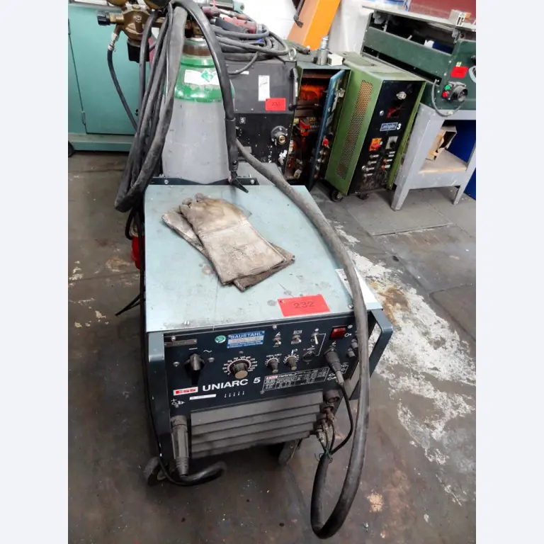 Machines for the manufacturing of foamed <br>and injected attachments and spare parts <br>for the automotive sector-1