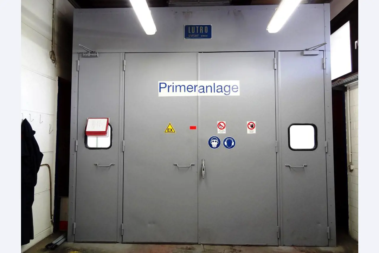 Machines pour la fabrication de pièces (rapportées) automobiles moussées et injectées-1