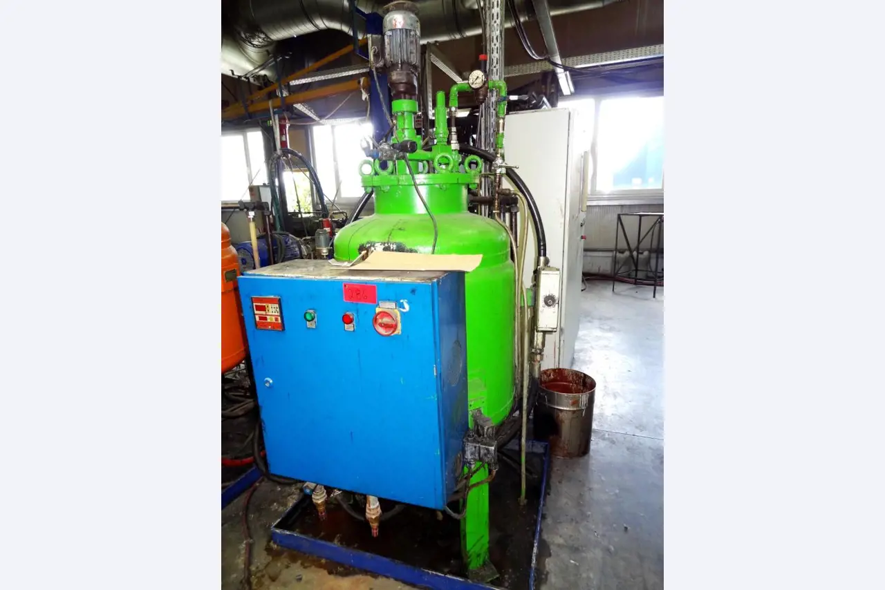 Machines for the manufacturing of foamed <br>and injected attachments and spare parts <br>for the automotive sector-2