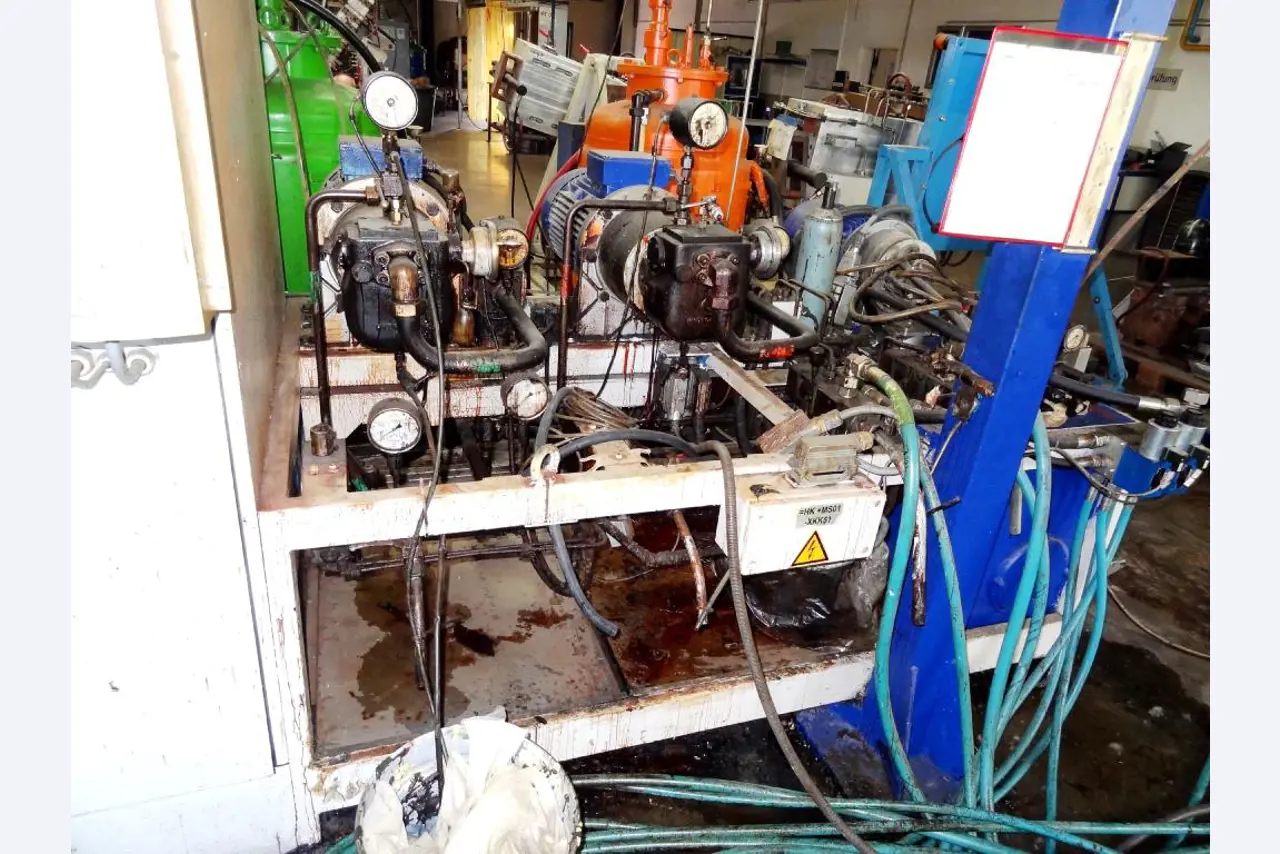 Machines for the manufacturing of foamed <br>and injected attachments and spare parts <br>for the automotive sector-4