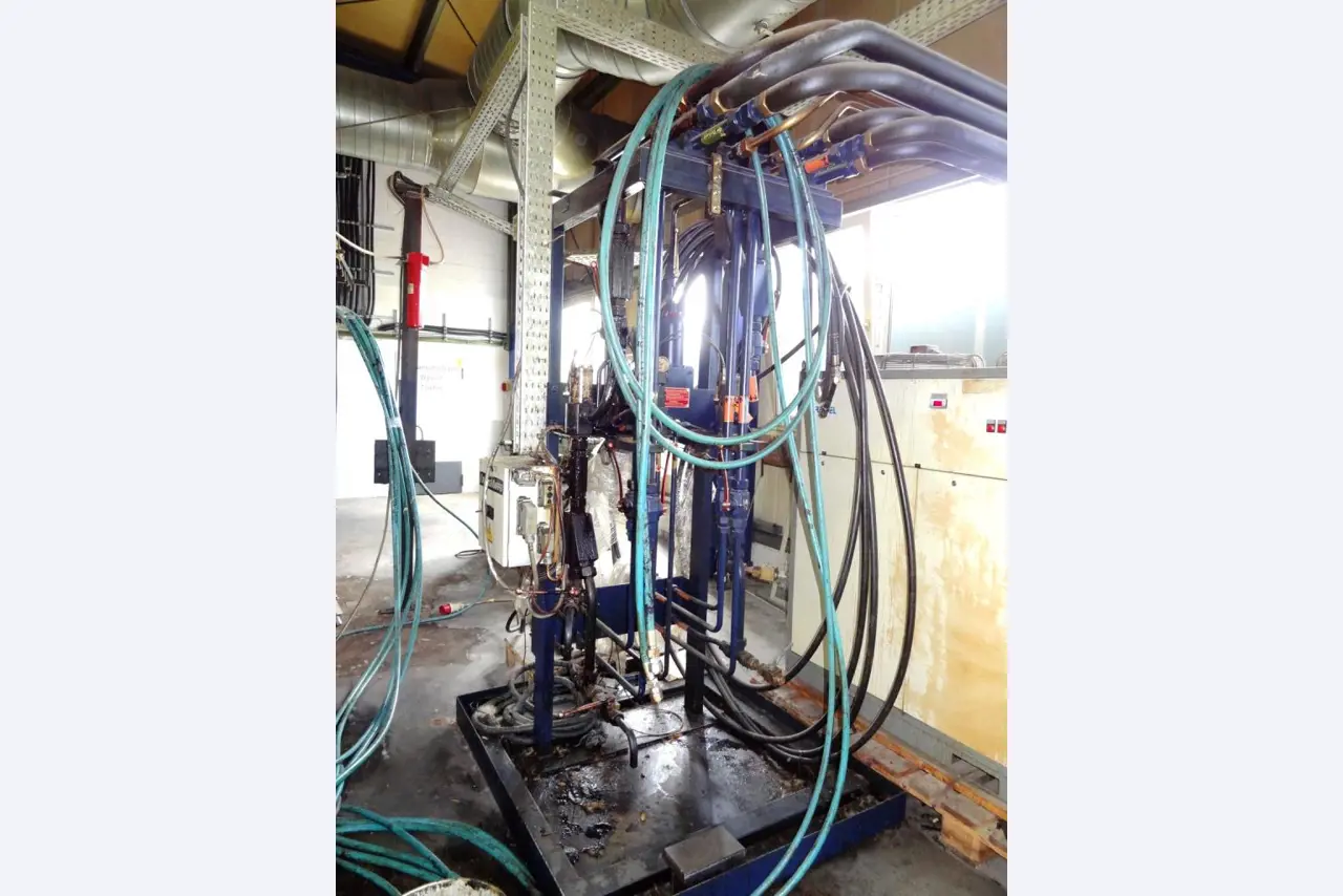 Machines for the manufacturing of foamed <br>and injected attachments and spare parts <br>for the automotive sector-6