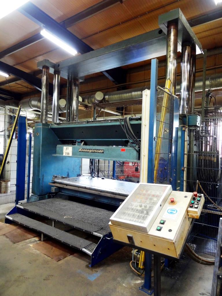 Maschinen zur Herstellung von geschäumten und gespritzten Kfz-(Anbau-)Teilen -2