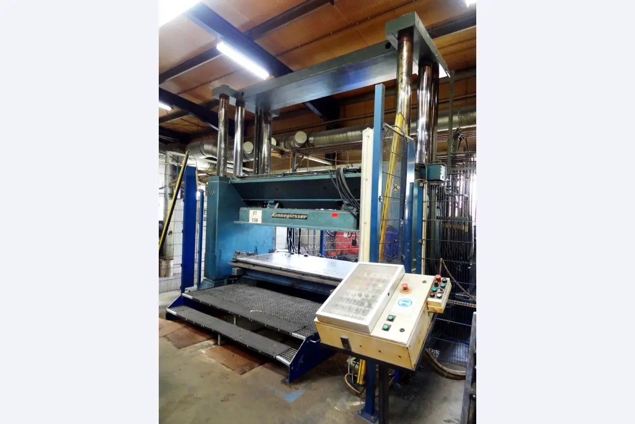 Machines for the manufacturing of foamed <br>and injected attachments and spare parts <br>for the automotive sector-2