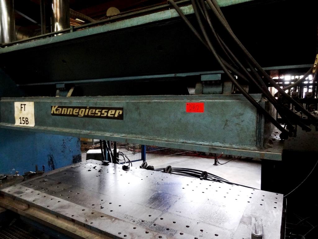 Maschinen zur Herstellung von geschäumten und gespritzten Kfz-(Anbau-)Teilen -3