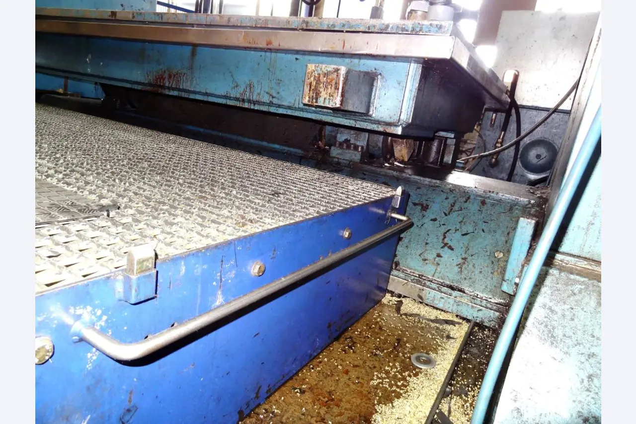 Machines for the manufacturing of foamed <br>and injected attachments and spare parts <br>for the automotive sector-4