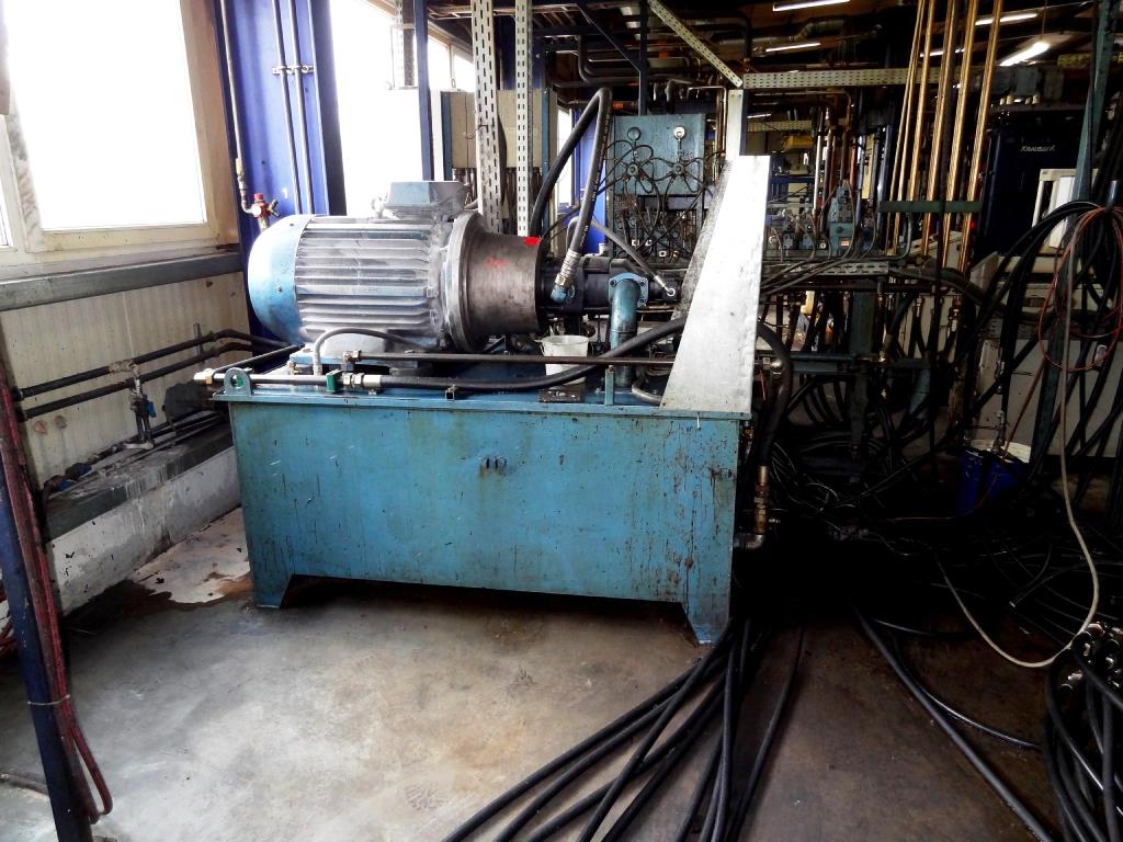 Maschinen zur Herstellung von geschäumten und gespritzten Kfz-(Anbau-)Teilen -8