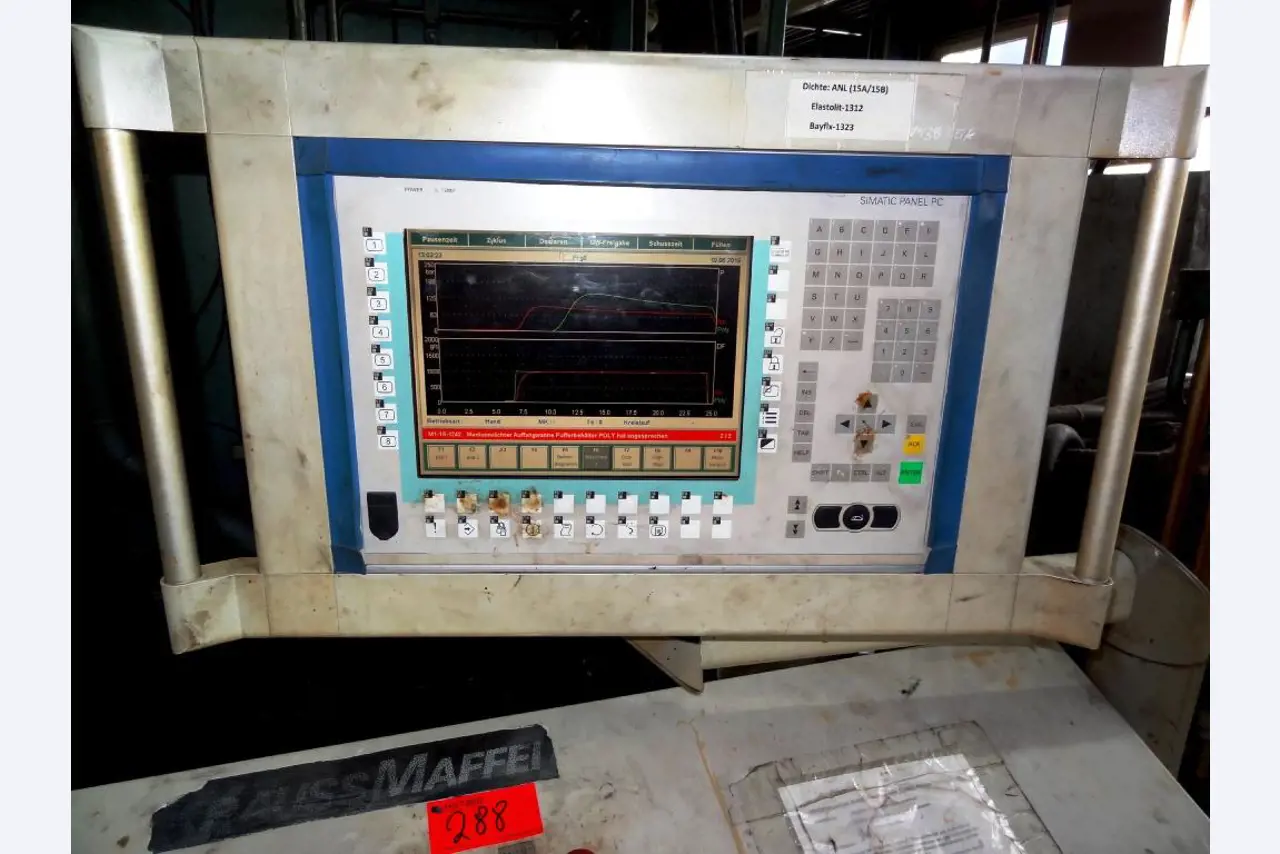 Machines pour la fabrication de pièces (rapportées) automobiles moussées et injectées-10