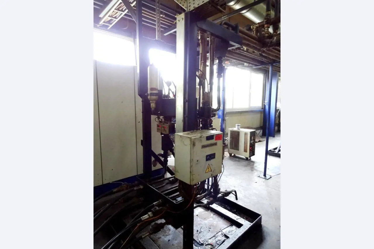 Machines pour la fabrication de pièces (rapportées) automobiles moussées et injectées-11