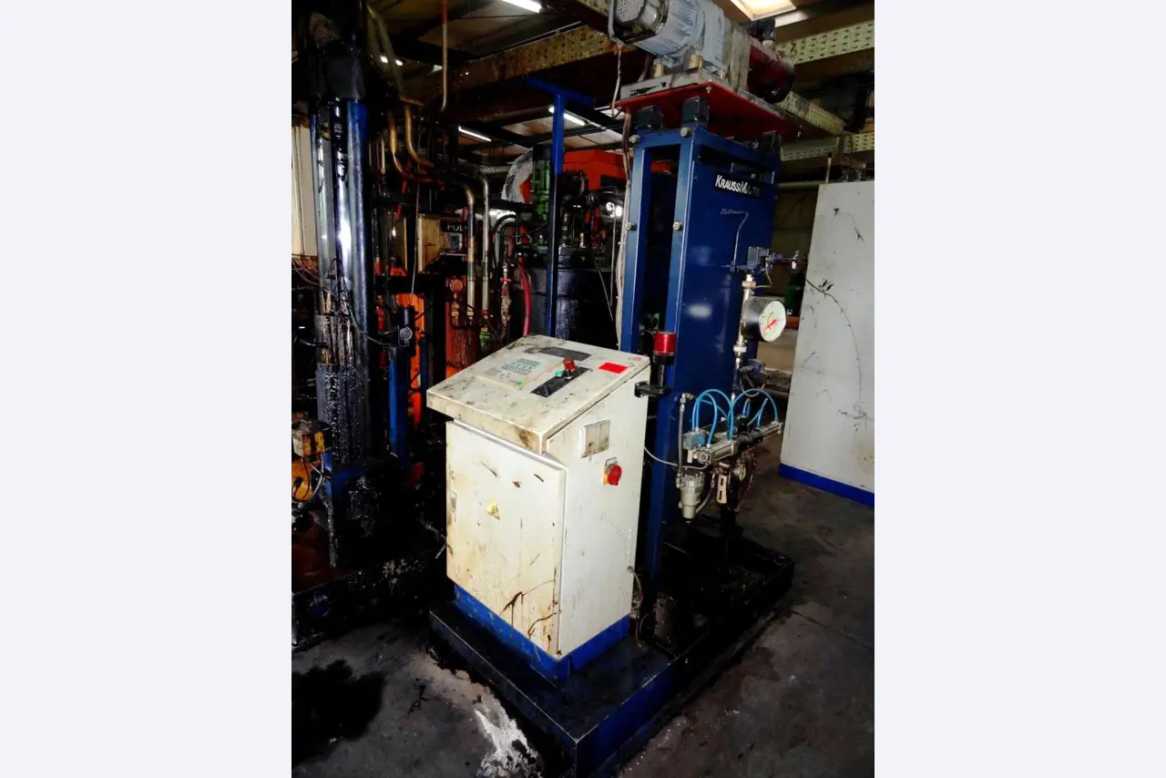 Machines pour la fabrication de pièces (rapportées) automobiles moussées et injectées-13