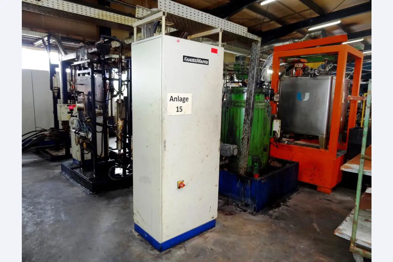 Machines pour la fabrication de pièces (rapportées) automobiles moussées et injectées-1