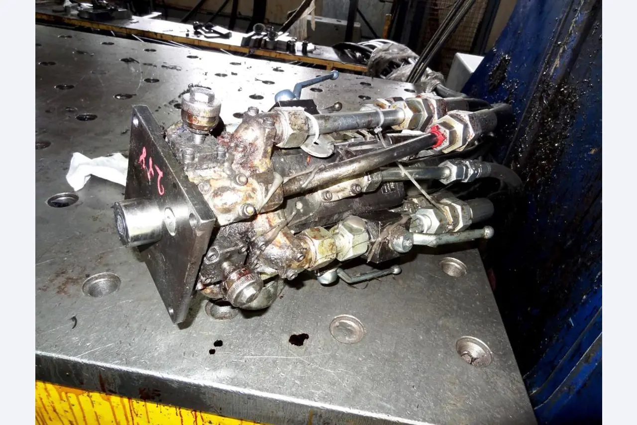 Machines pour la fabrication de pièces (rapportées) automobiles moussées et injectées-2