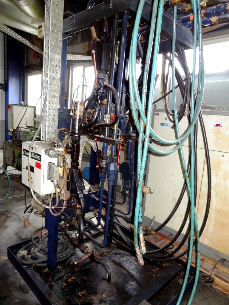 Machines for the manufacturing of foamed <br>and injected attachments and spare parts <br>for the automotive sector-5