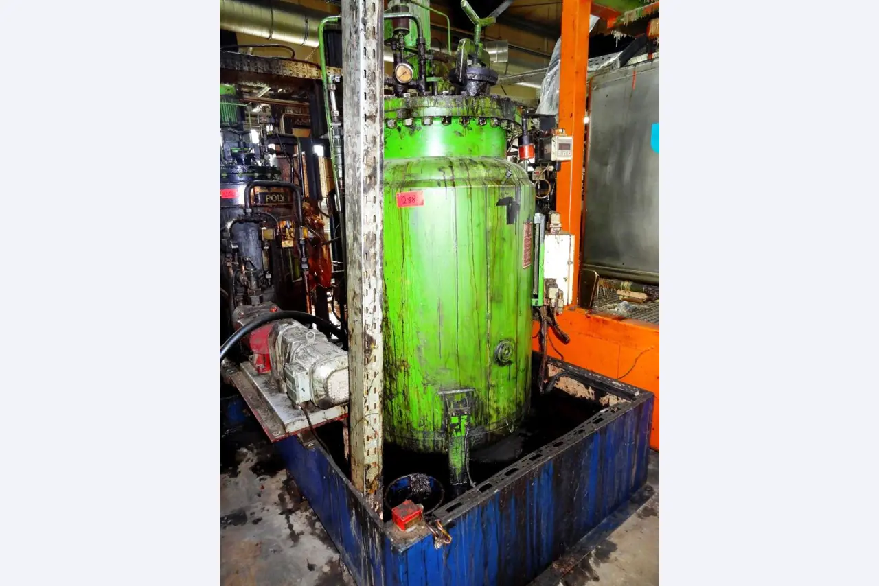 Machines pour la fabrication de pièces (rapportées) automobiles moussées et injectées-6