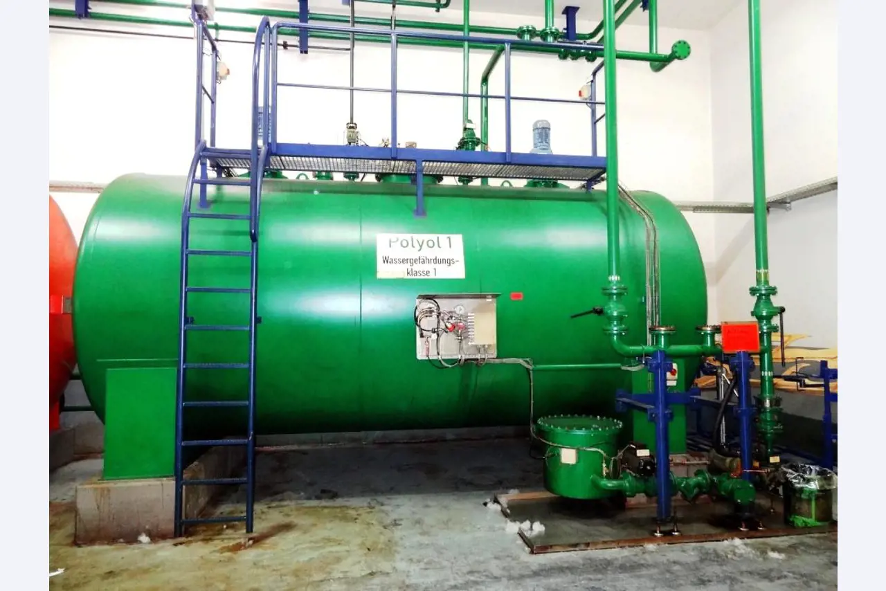 Machines pour la fabrication de pièces (rapportées) automobiles moussées et injectées-1