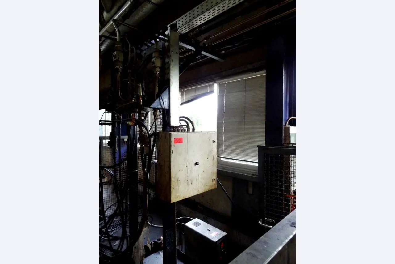 Machines for the manufacturing of foamed <br>and injected attachments and spare parts <br>for the automotive sector-10