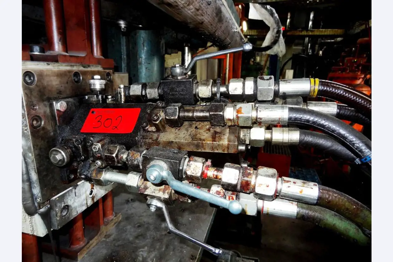 Machines for the manufacturing of foamed <br>and injected attachments and spare parts <br>for the automotive sector-11