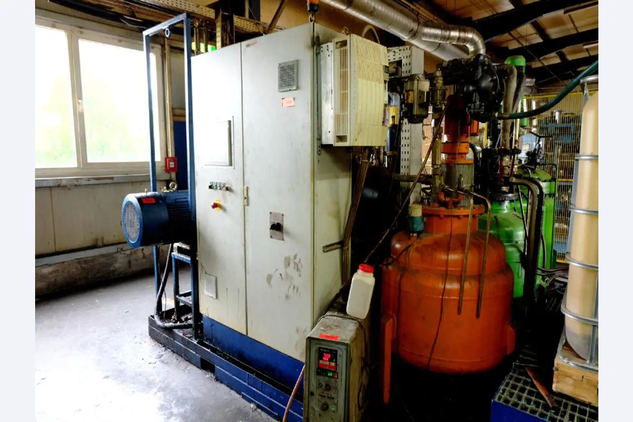 Machines for the manufacturing of foamed <br>and injected attachments and spare parts <br>for the automotive sector-1