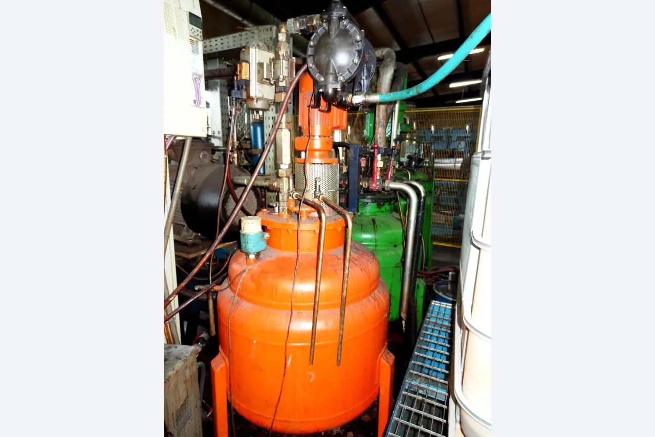 Machines for the manufacturing of foamed <br>and injected attachments and spare parts <br>for the automotive sector-2