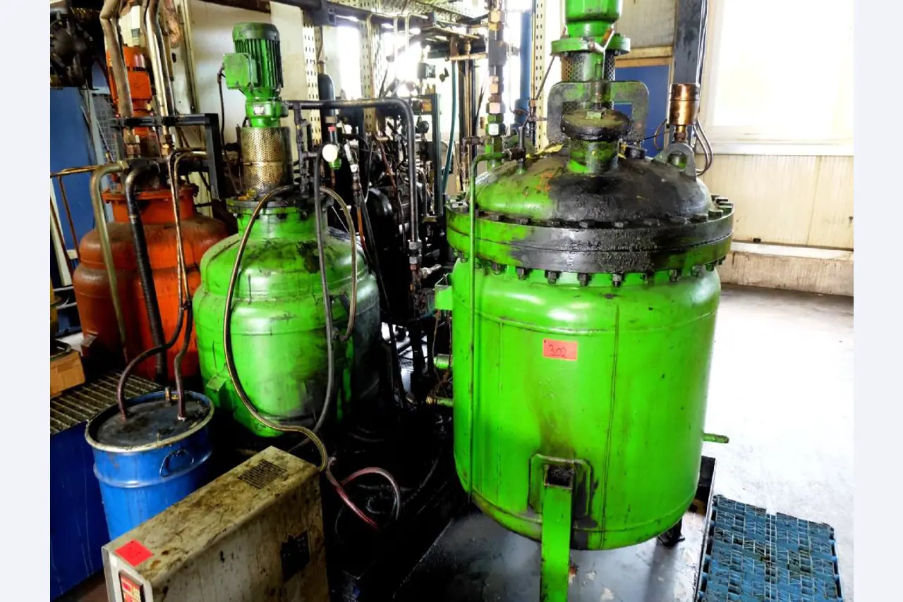 Machines for the manufacturing of foamed <br>and injected attachments and spare parts <br>for the automotive sector-3