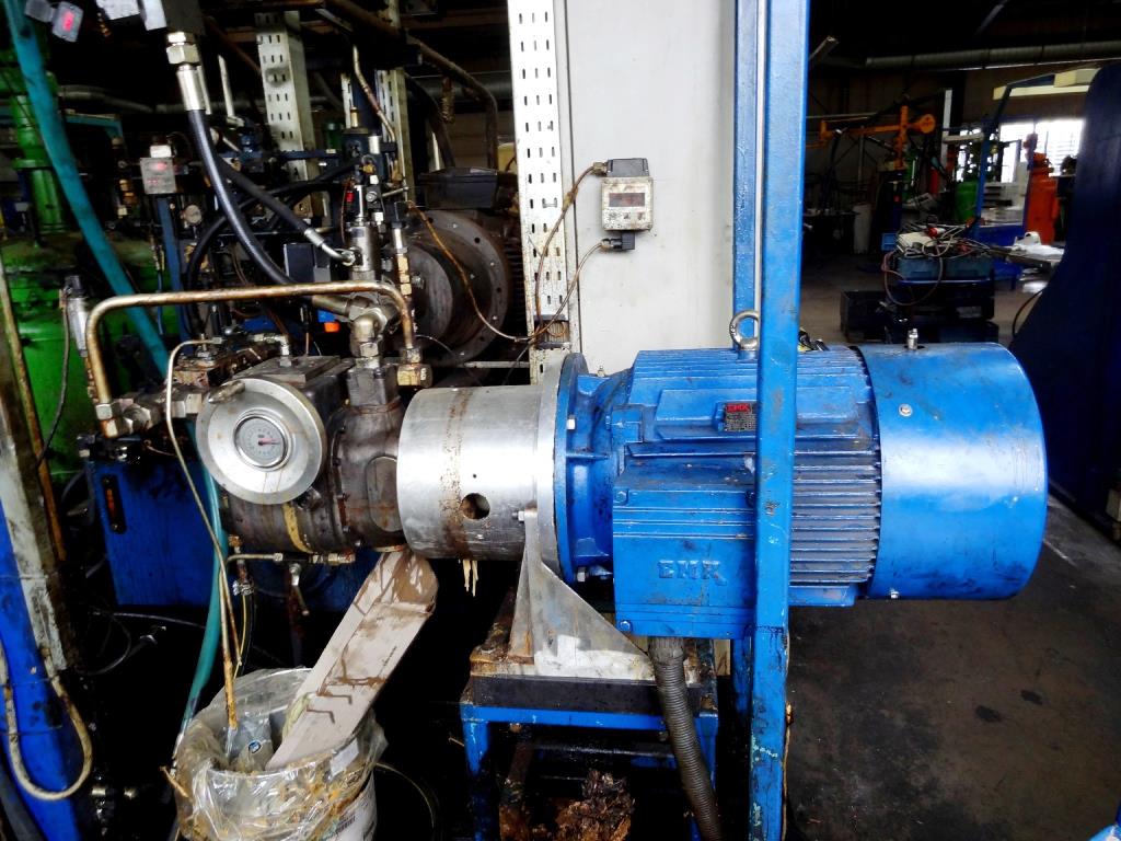 Machines for the manufacturing of foamed <br>and injected attachments and spare parts <br>for the automotive sector-5