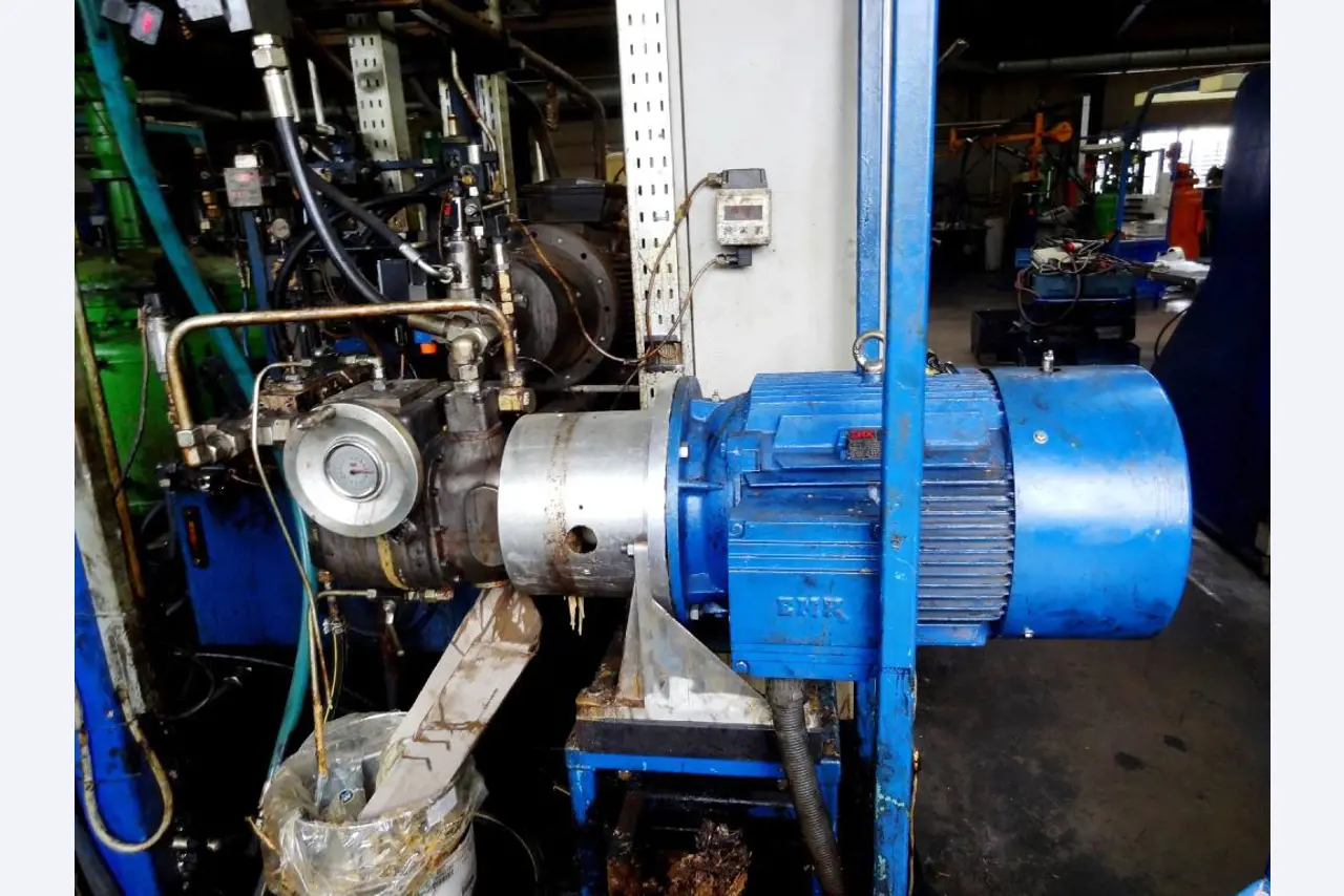 Machines for the manufacturing of foamed <br>and injected attachments and spare parts <br>for the automotive sector-5