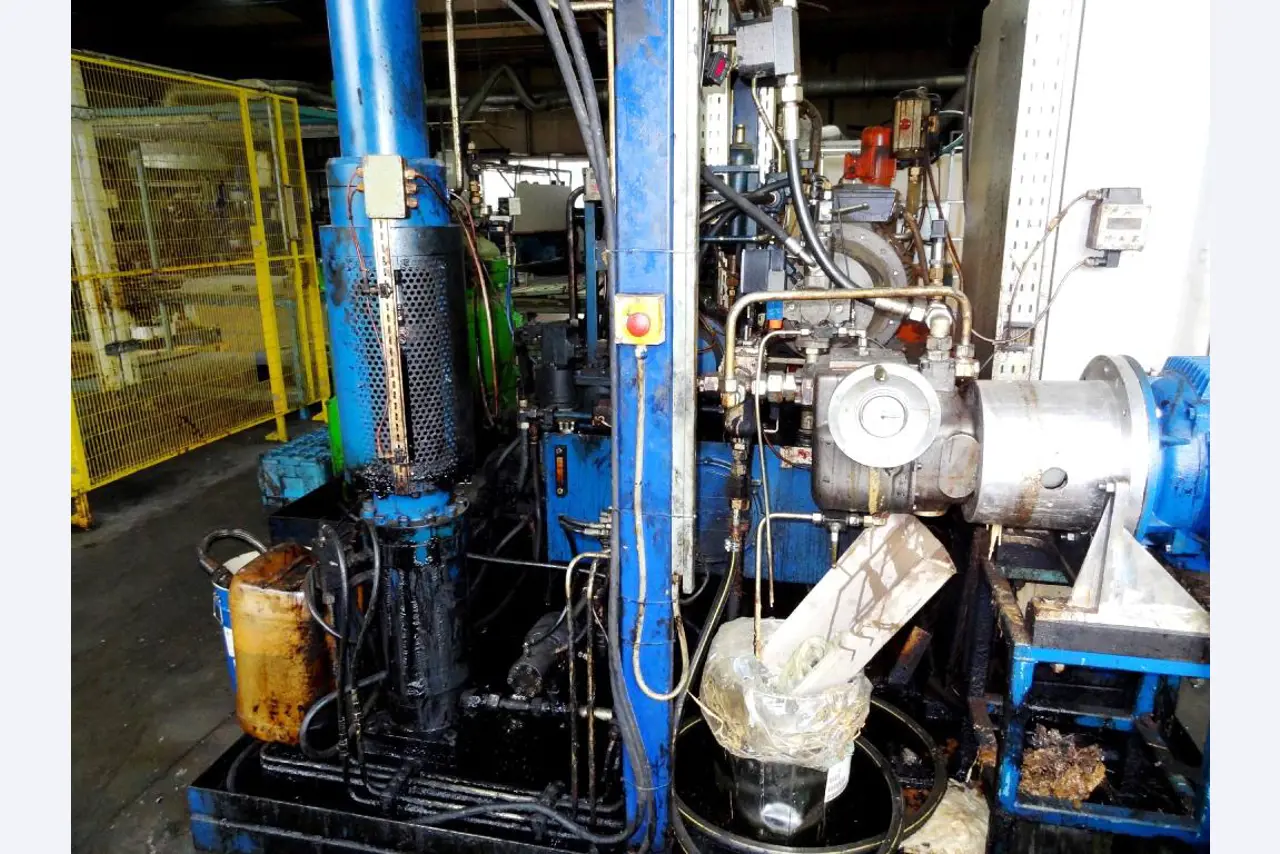 Machines for the manufacturing of foamed <br>and injected attachments and spare parts <br>for the automotive sector-6