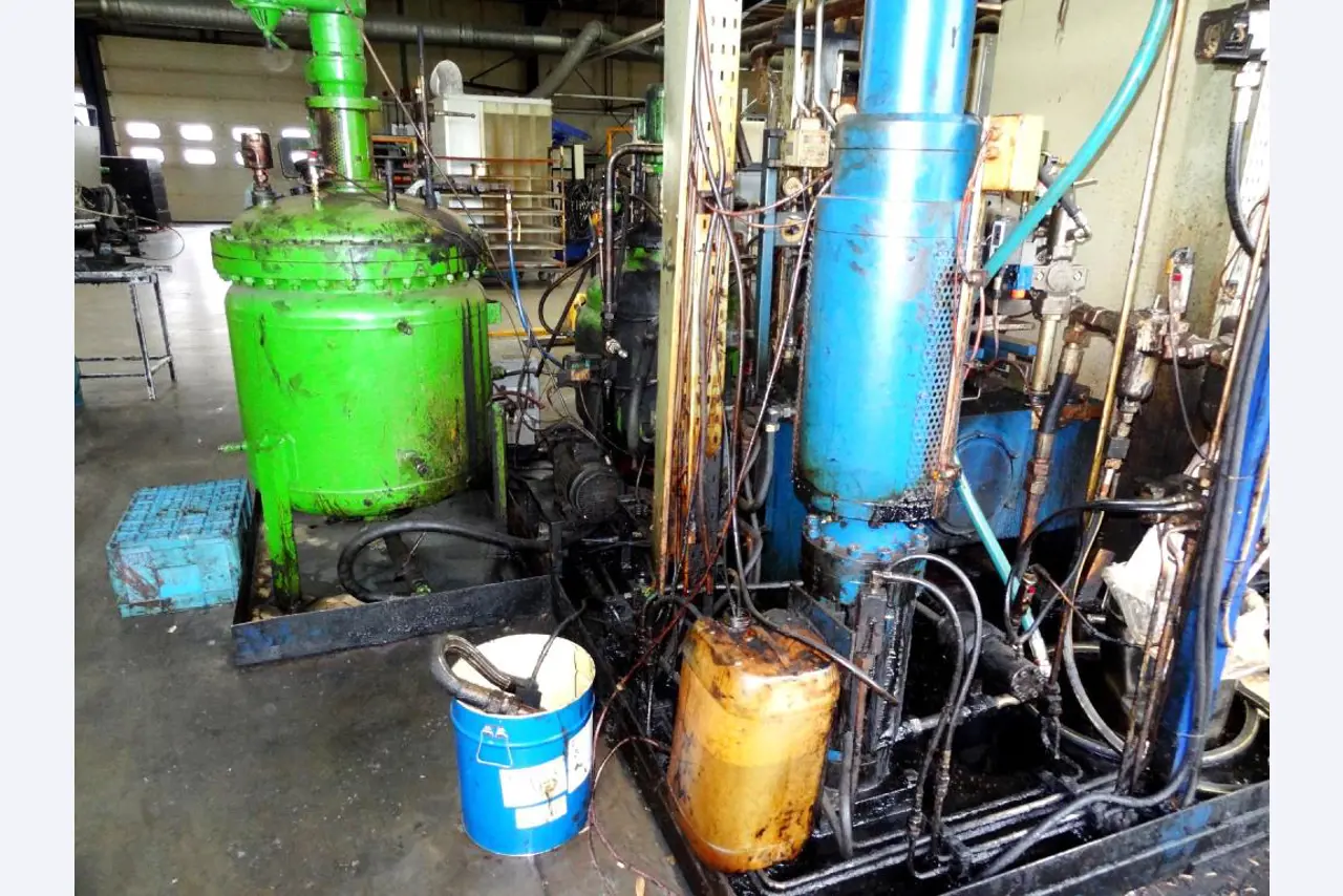 Machines for the manufacturing of foamed <br>and injected attachments and spare parts <br>for the automotive sector-7