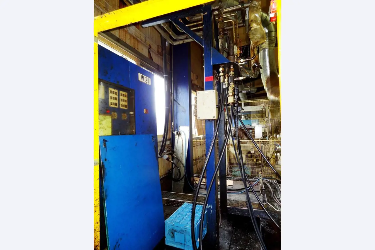 Machines for the manufacturing of foamed <br>and injected attachments and spare parts <br>for the automotive sector-8