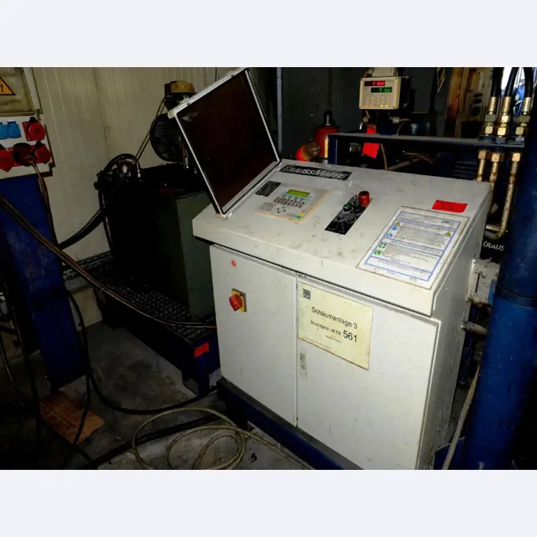 Machines pour la fabrication de pièces (rapportées) automobiles moussées et injectées-10