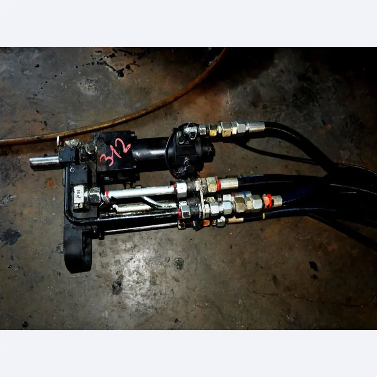 Machines pour la fabrication de pièces (rapportées) automobiles moussées et injectées-11