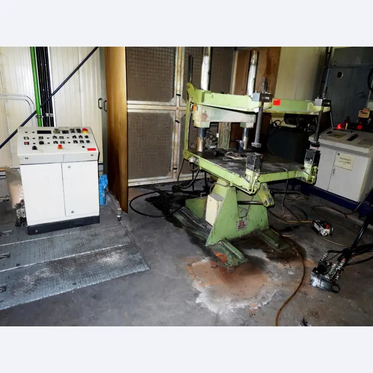 Machines pour la fabrication de pièces (rapportées) automobiles moussées et injectées-1