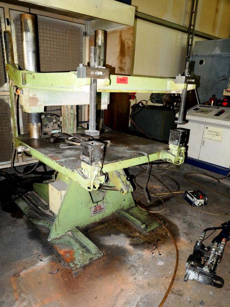 Machines for the manufacturing of foamed <br>and injected attachments and spare parts <br>for the automotive sector-2