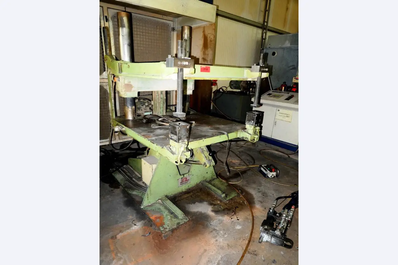 Machines pour la fabrication de pièces (rapportées) automobiles moussées et injectées-2