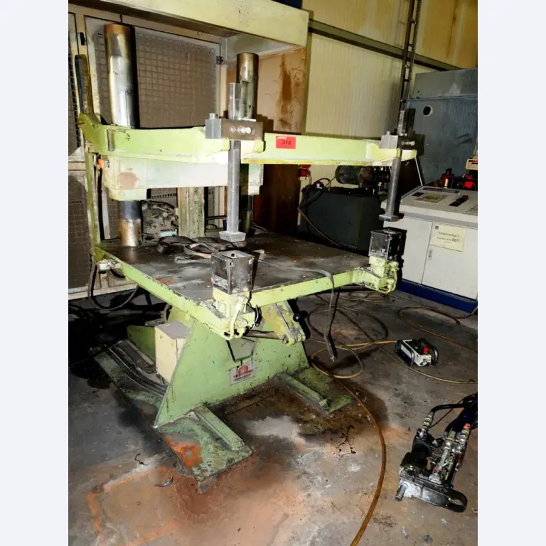 Machines pour la fabrication de pièces (rapportées) automobiles moussées et injectées-2