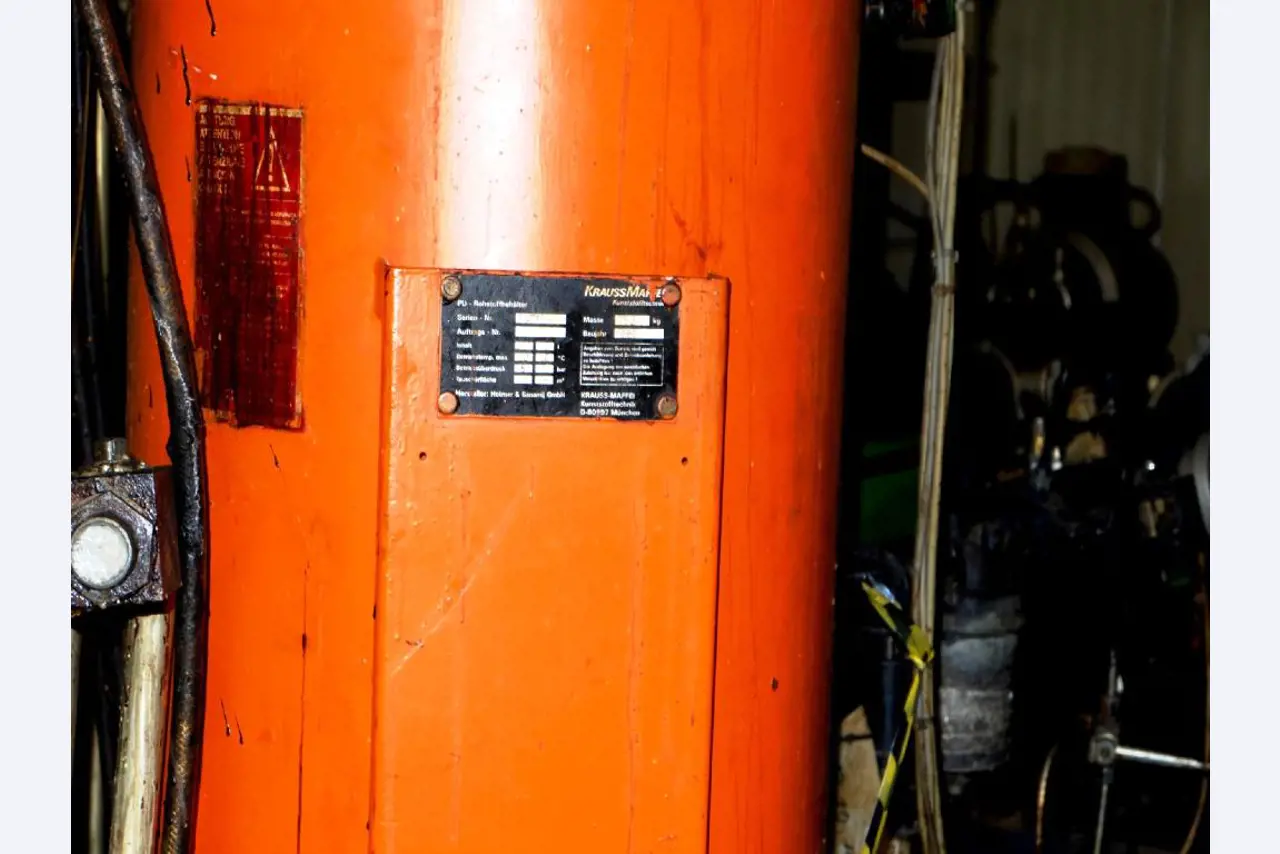 Machines pour la fabrication de pièces (rapportées) automobiles moussées et injectées-3