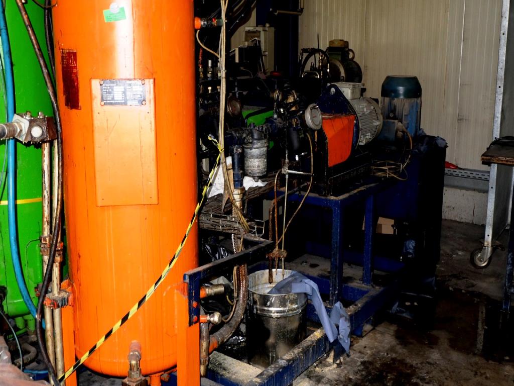 Machines for the manufacturing of foamed <br>and injected attachments and spare parts <br>for the automotive sector-4