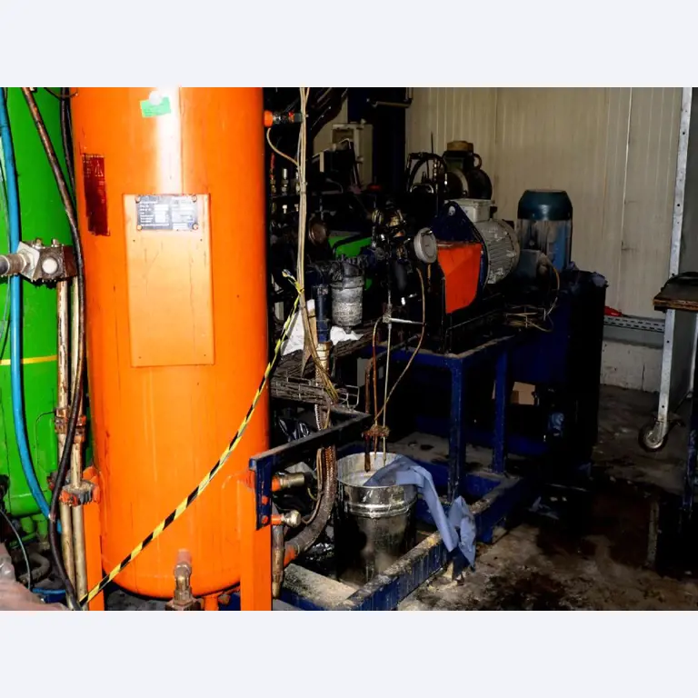 Machines pour la fabrication de pièces (rapportées) automobiles moussées et injectées-4