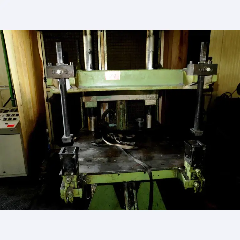 Machines pour la fabrication de pièces (rapportées) automobiles moussées et injectées-5