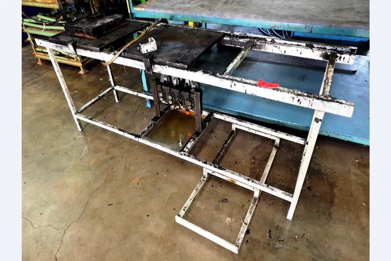 Machines for the manufacturing of foamed <br>and injected attachments and spare parts <br>for the automotive sector-10