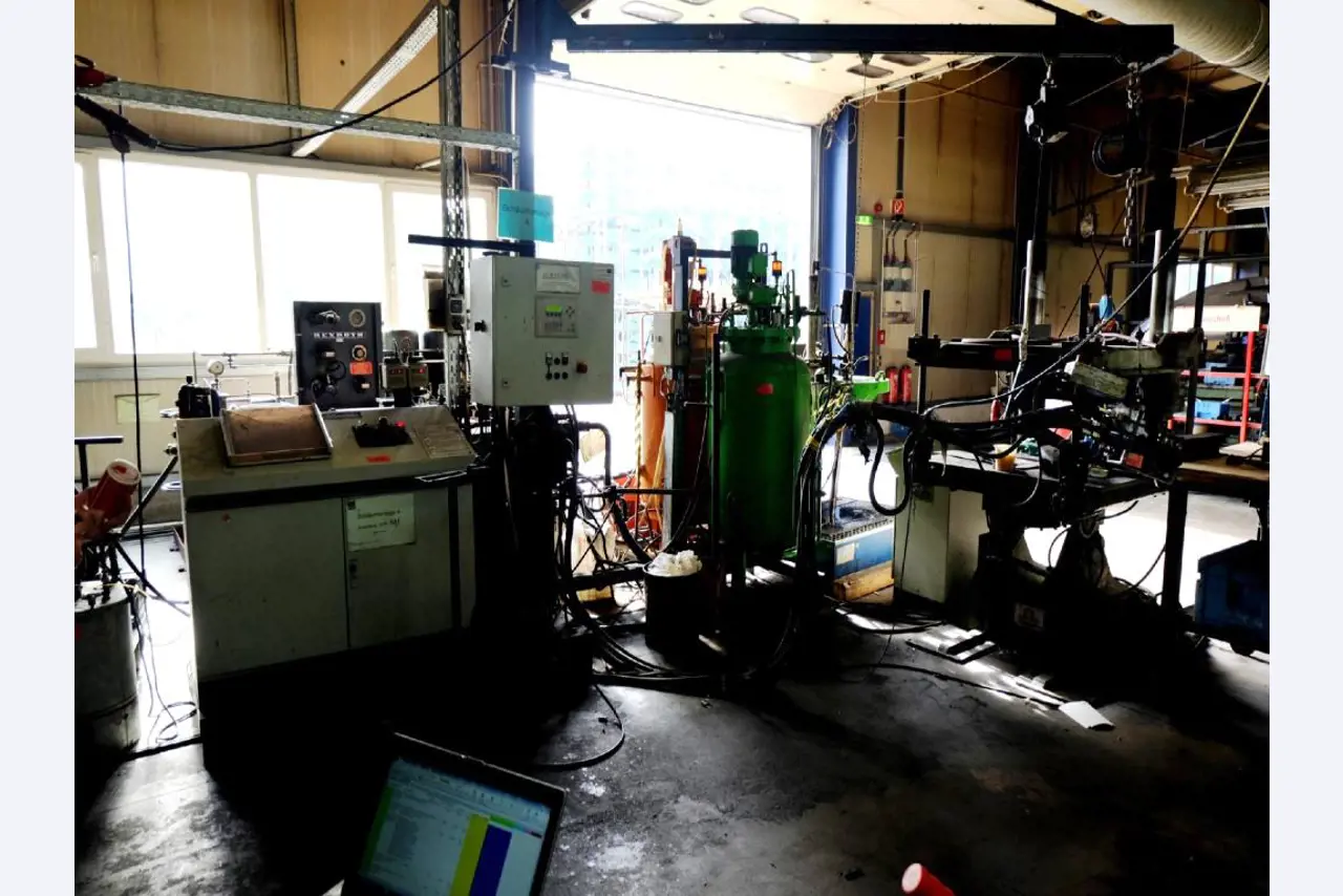 Machines for the manufacturing of foamed <br>and injected attachments and spare parts <br>for the automotive sector-1