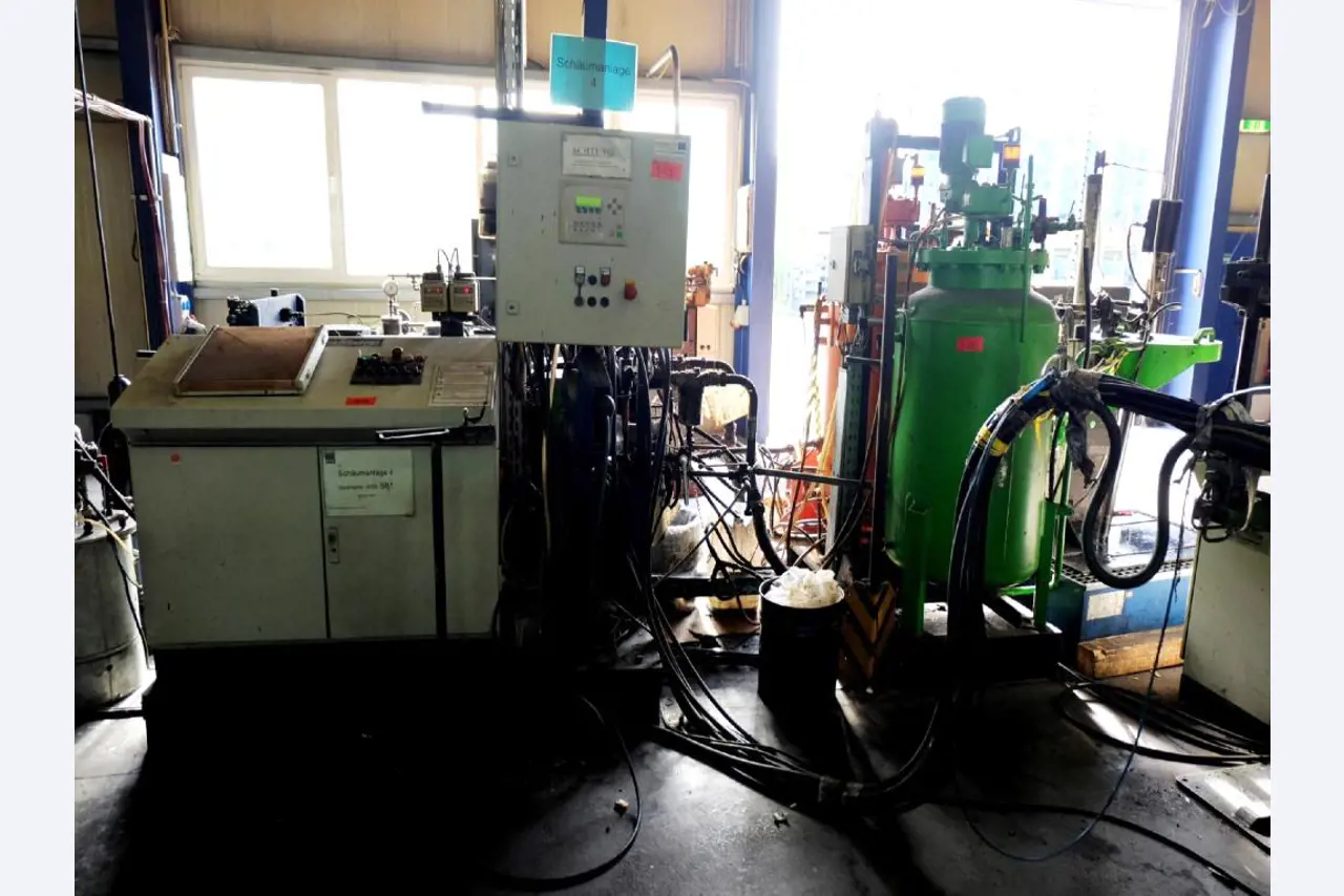 Machines for the manufacturing of foamed <br>and injected attachments and spare parts <br>for the automotive sector-2