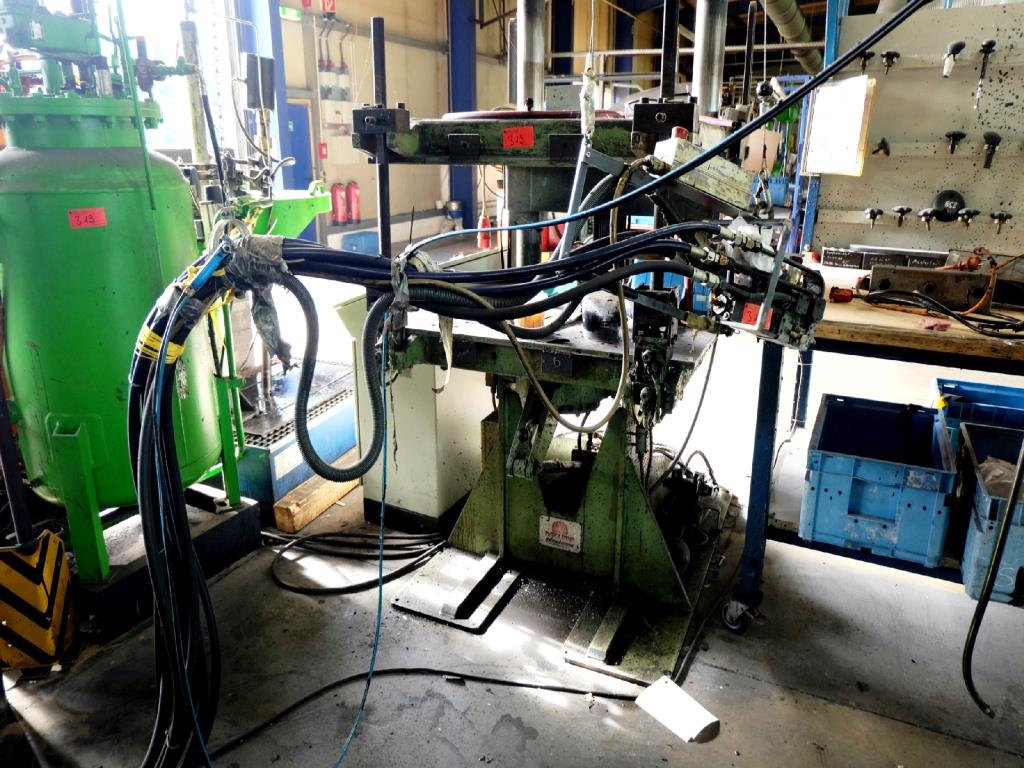 Machines for the manufacturing of foamed <br>and injected attachments and spare parts <br>for the automotive sector-3