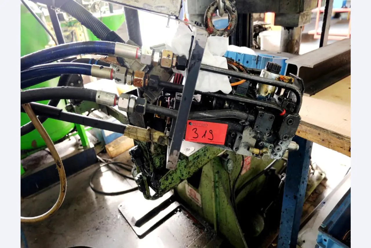 Machines for the manufacturing of foamed <br>and injected attachments and spare parts <br>for the automotive sector-4