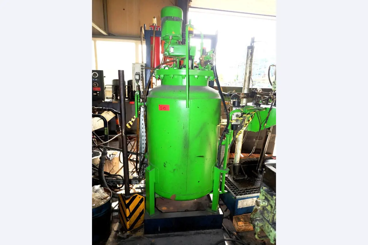 Machines for the manufacturing of foamed <br>and injected attachments and spare parts <br>for the automotive sector-6