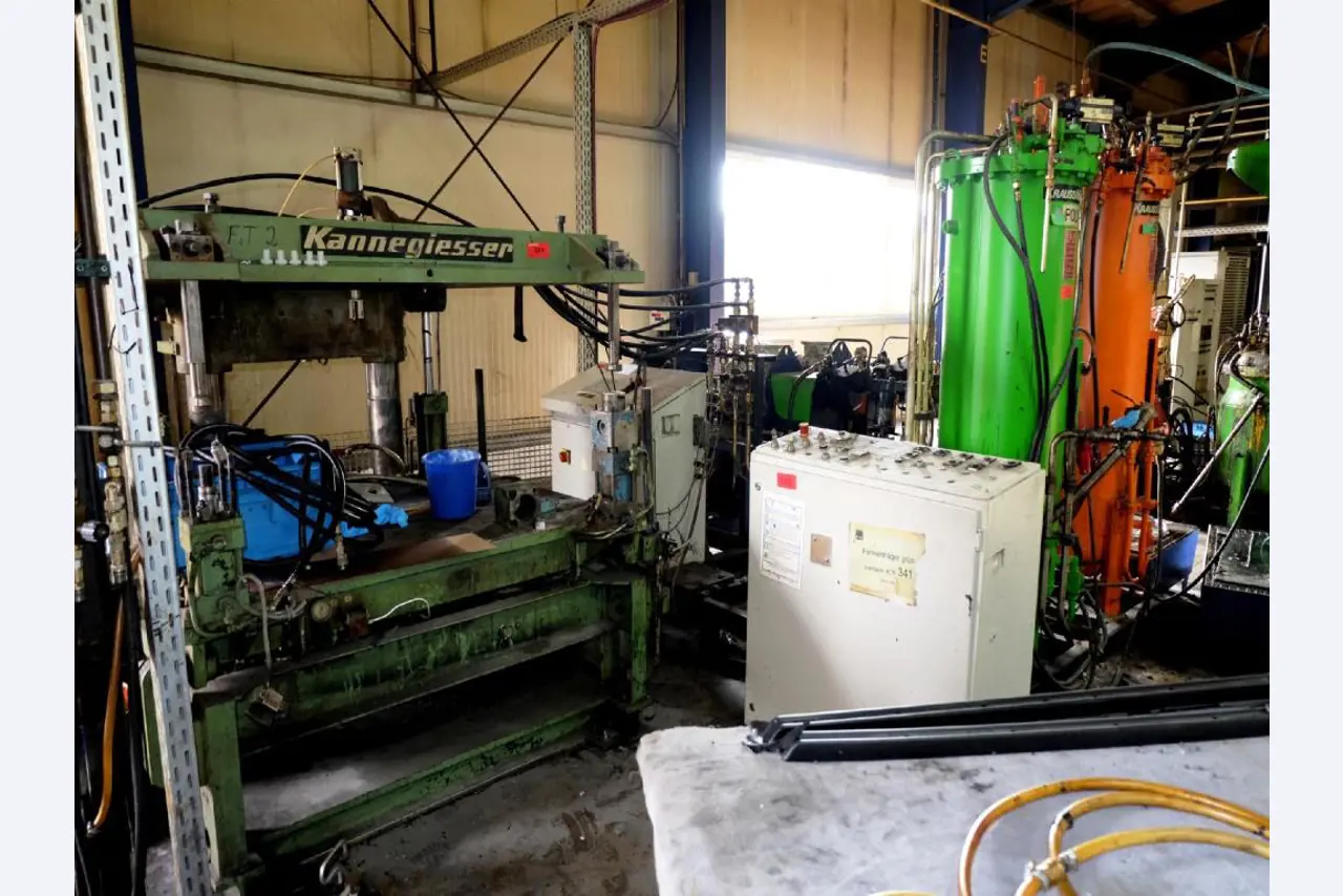 Machines for the manufacturing of foamed <br>and injected attachments and spare parts <br>for the automotive sector-1