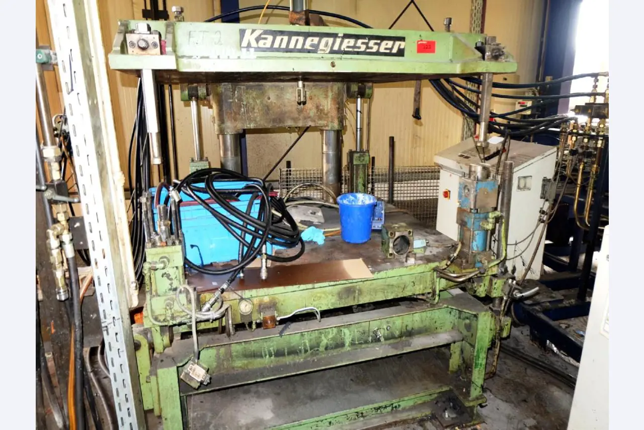 Machines for the manufacturing of foamed <br>and injected attachments and spare parts <br>for the automotive sector-2