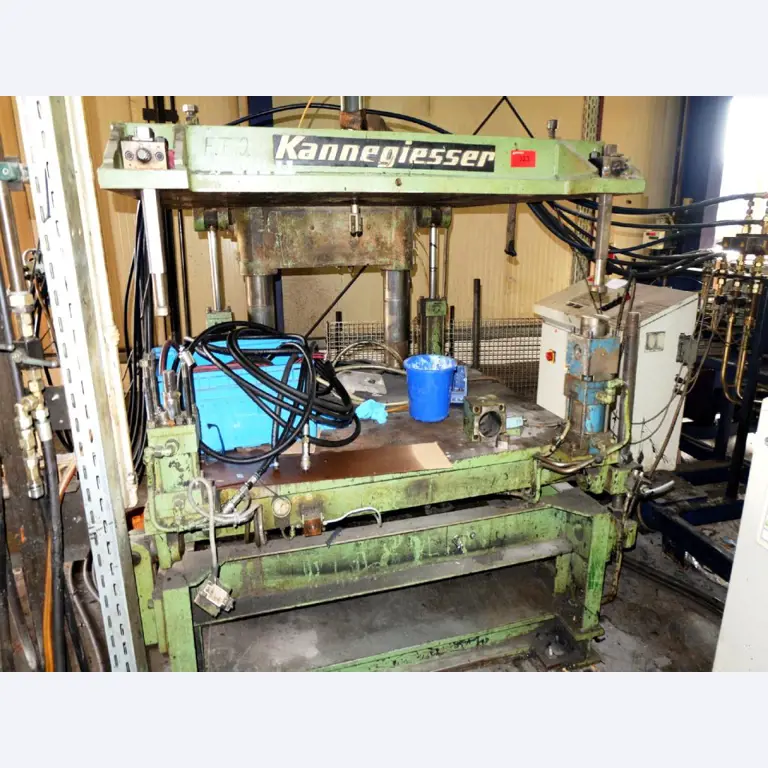 Machines for the manufacturing of foamed <br>and injected attachments and spare parts <br>for the automotive sector-2